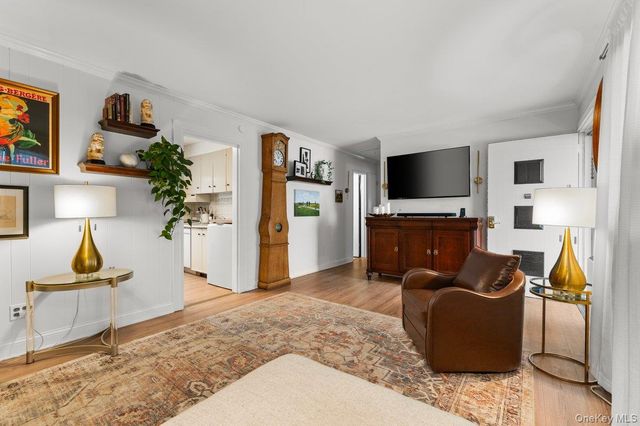 22 Greenway Circle, Syosset, NY 11791