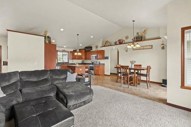 4866 N WREN DRIVE, Appleton, WI 54913