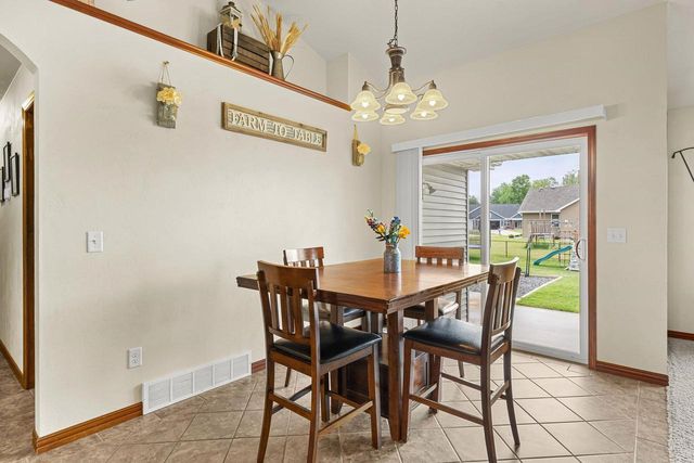 4866 N WREN DRIVE, Appleton, WI 54913