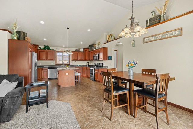 4866 N WREN DRIVE, Appleton, WI 54913