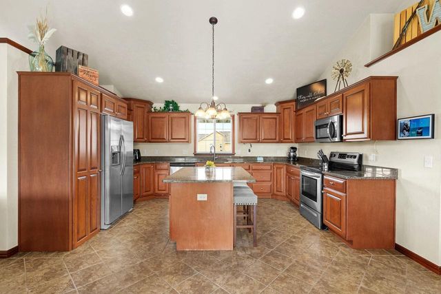 4866 N WREN DRIVE, Appleton, WI 54913