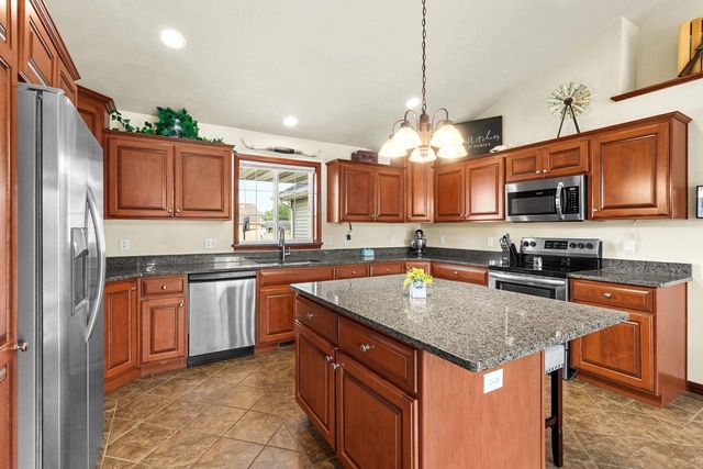 4866 N WREN DRIVE, Appleton, WI 54913