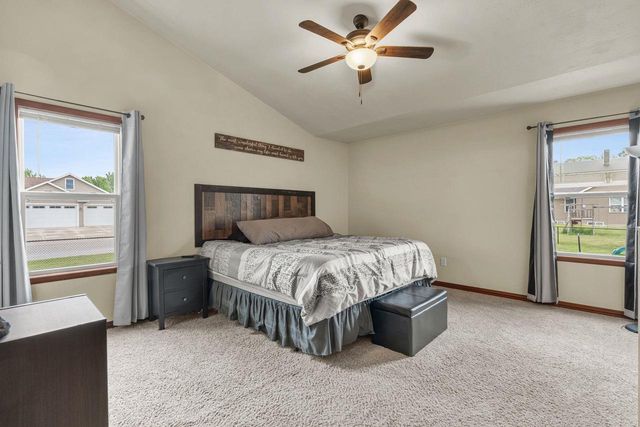 4866 N WREN DRIVE, Appleton, WI 54913