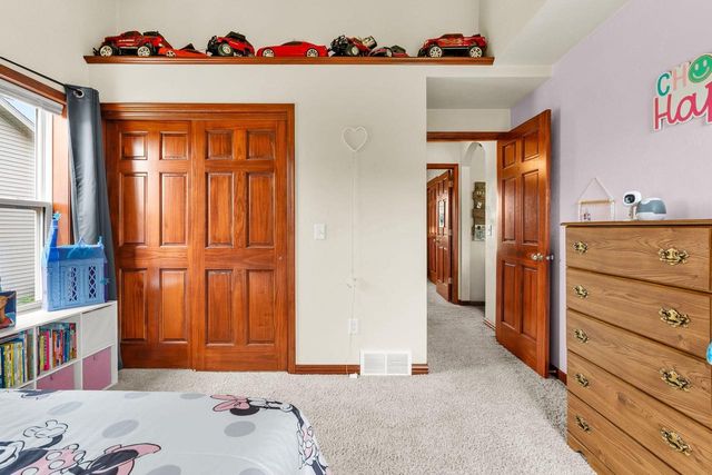 4866 N WREN DRIVE, Appleton, WI 54913