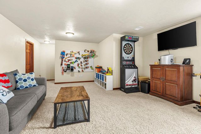 4866 N WREN DRIVE, Appleton, WI 54913