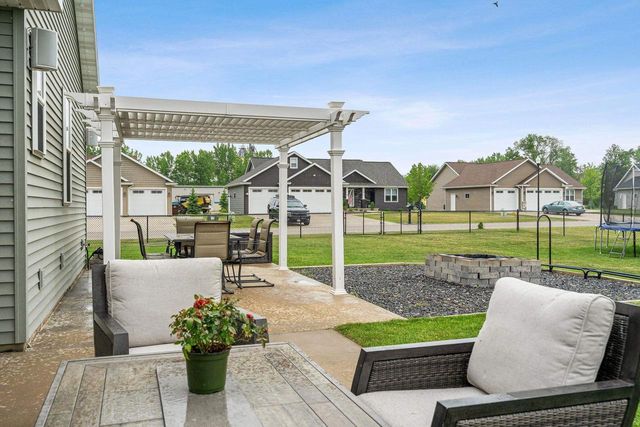4866 N WREN DRIVE, Appleton, WI 54913