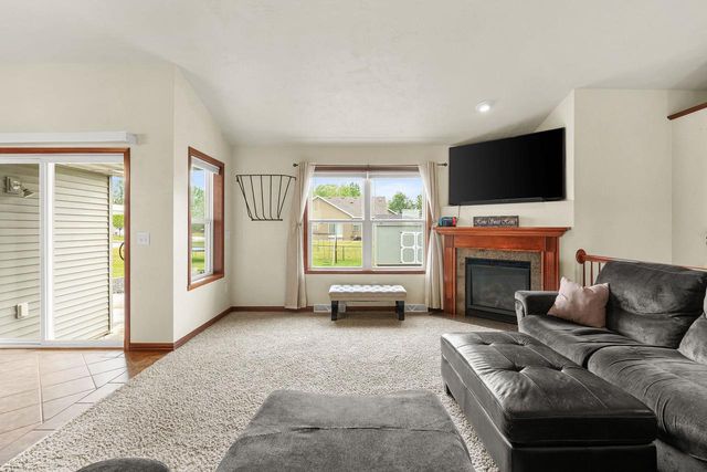 4866 N WREN DRIVE, Appleton, WI 54913