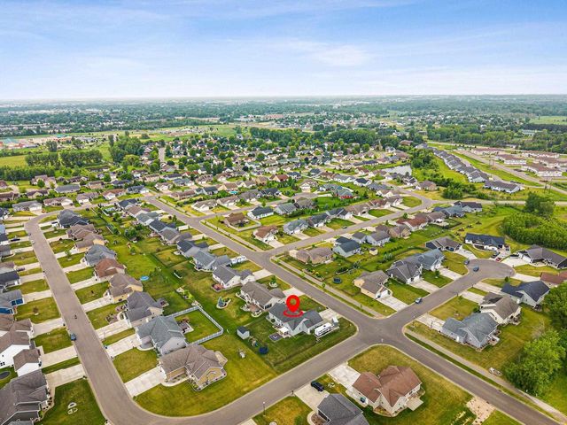 4866 N WREN DRIVE, Appleton, WI 54913