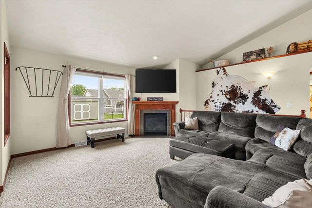 4866 N WREN DRIVE, Appleton, WI 54913