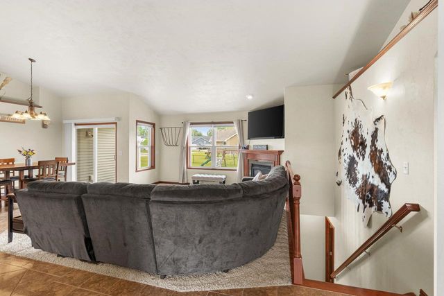 4866 N WREN DRIVE, Appleton, WI 54913