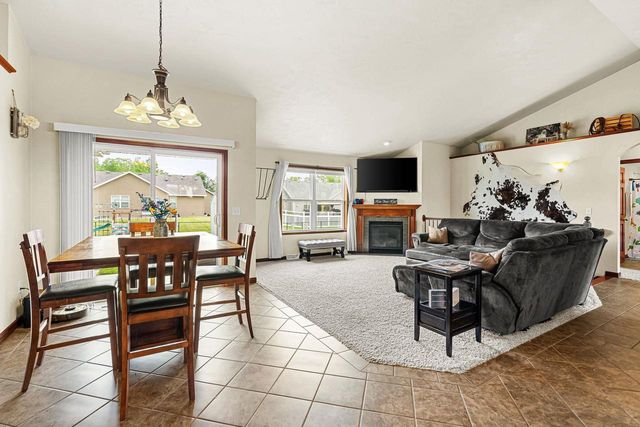 4866 N WREN DRIVE, Appleton, WI 54913