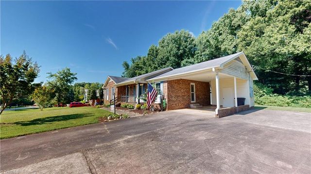 1656 Brookford Road, Kernersville, NC 27284