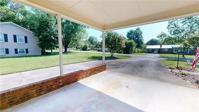 1656 Brookford Road, Kernersville, NC 27284