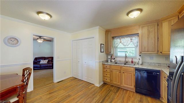 1656 Brookford Road, Kernersville, NC 27284