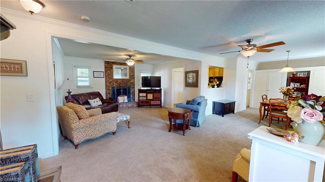 1656 Brookford Road, Kernersville, NC 27284
