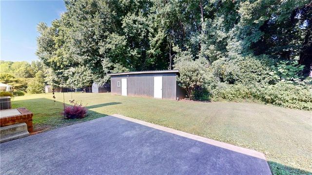 1656 Brookford Road, Kernersville, NC 27284
