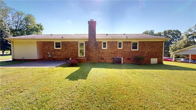1656 Brookford Road, Kernersville, NC 27284