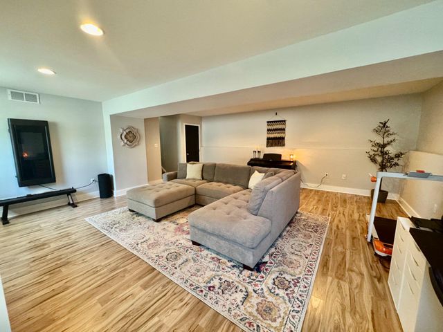 452 WELSH HILL RD, Newark, DE 19702