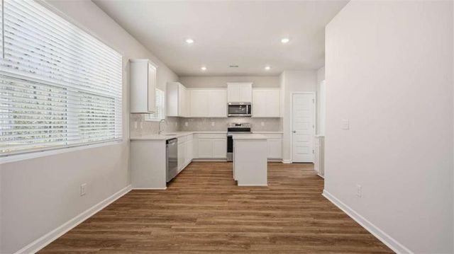 204 Friendship Oak Way, Hampton, GA 30228