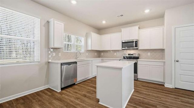 204 Friendship Oak Way, Hampton, GA 30228