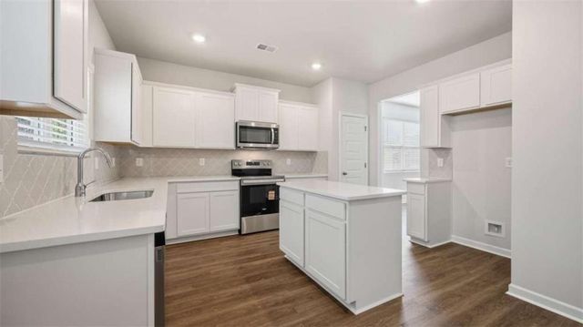 204 Friendship Oak Way, Hampton, GA 30228