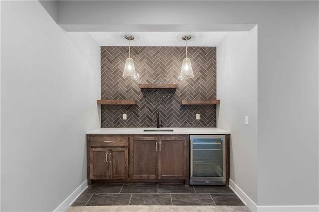 4524 SW Berkshire Drive, Lee's Summit, MO 64083