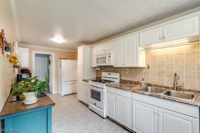 4033 State Road, Akron, OH 44319