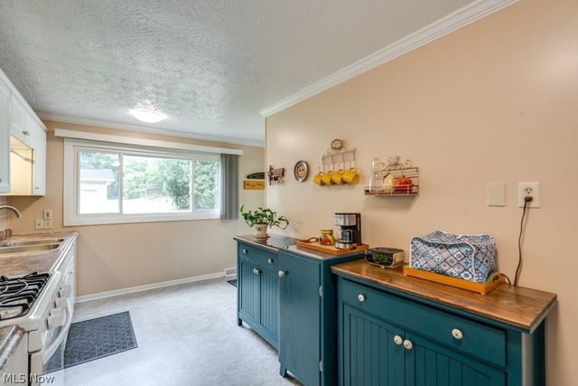4033 State Road, Akron, OH 44319