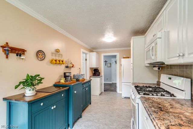 4033 State Road, Akron, OH 44319