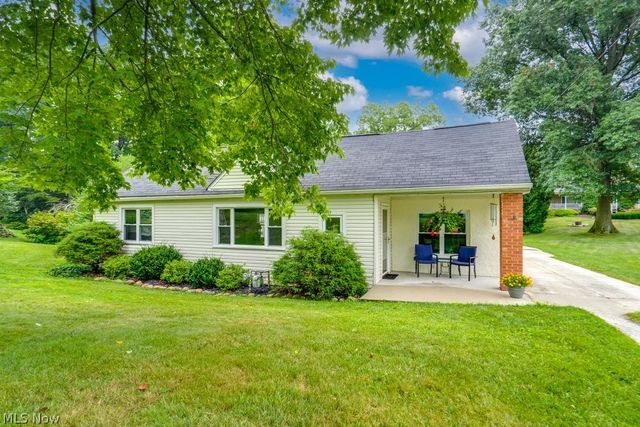 4033 State Road, Akron, OH 44319