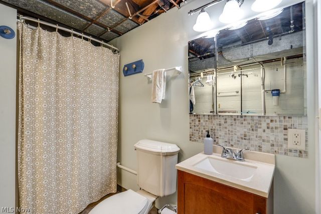4033 State Road, Akron, OH 44319