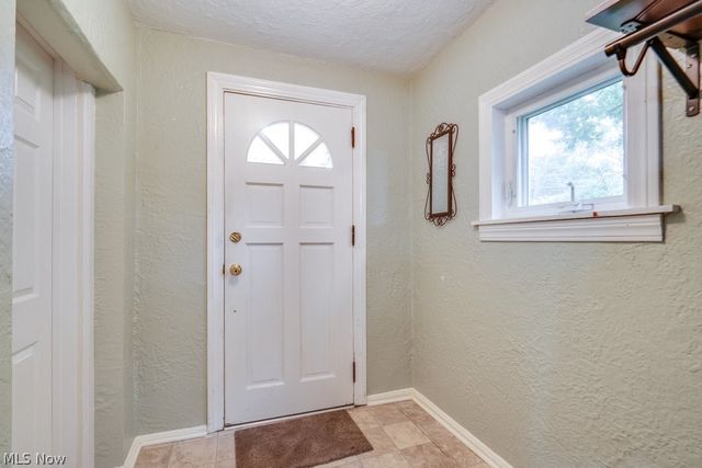 4033 State Road, Akron, OH 44319