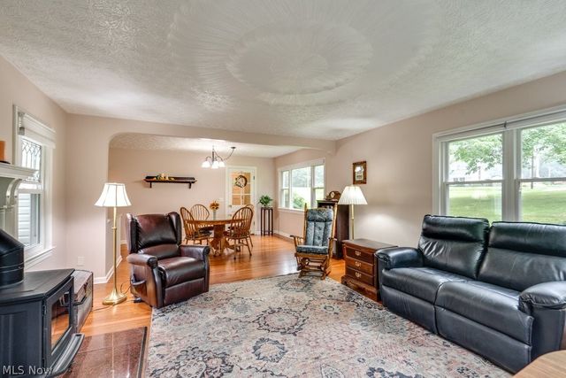 4033 State Road, Akron, OH 44319