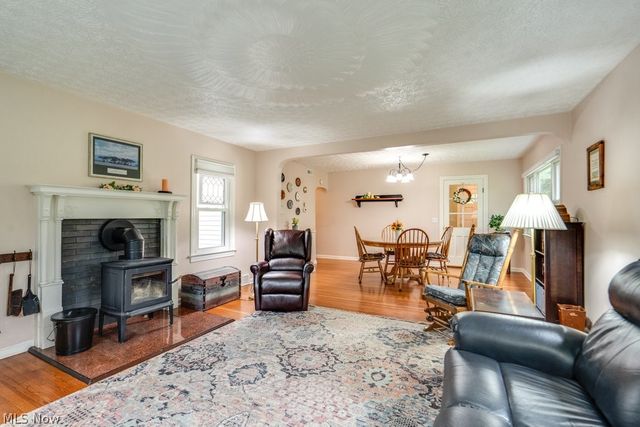 4033 State Road, Akron, OH 44319