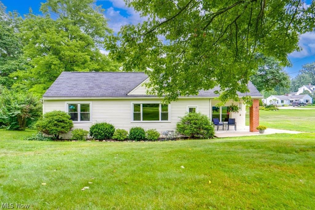4033 State Road, Akron, OH 44319