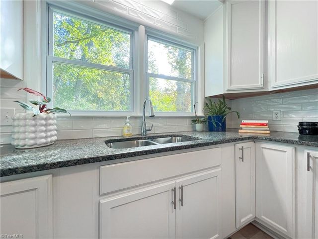 3015 Wonderwood Drive, Winston-salem, NC 27103