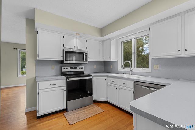 23 Brookview Lane, Middletown, CT 06457
