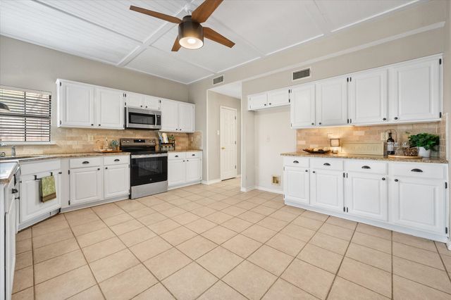 6104 Hedgeapple Court, Arlington, TX 76001