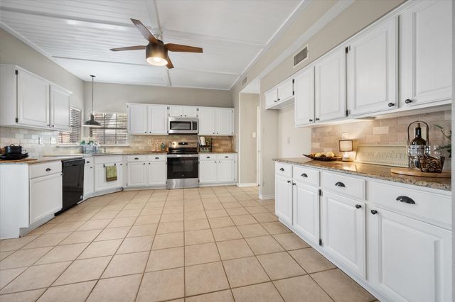 6104 Hedgeapple Court, Arlington, TX 76001