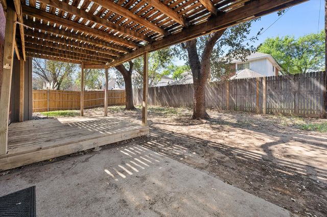 6104 Hedgeapple Court, Arlington, TX 76001