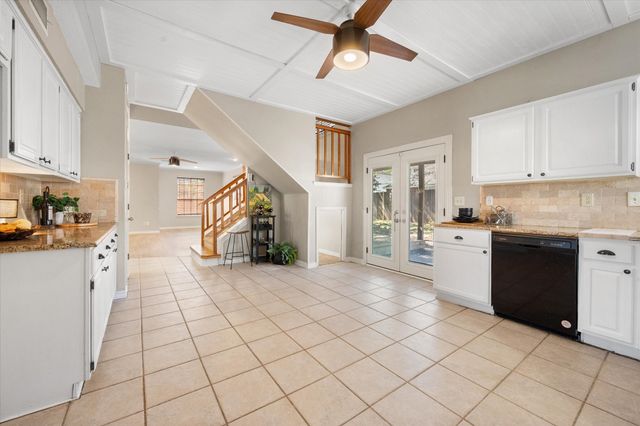 6104 Hedgeapple Court, Arlington, TX 76001