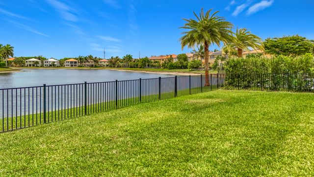 9508 Phipps Lane, Wellington, FL 33414