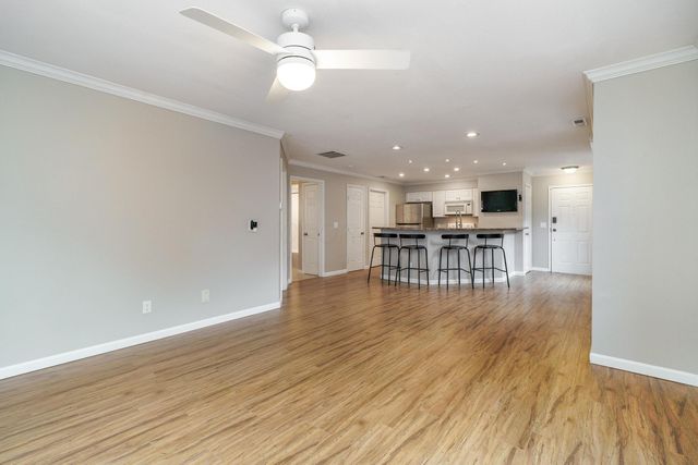 36 W Russell Street, Columbus, OH 43215