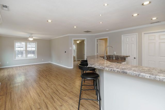 36 W Russell Street, Columbus, OH 43215