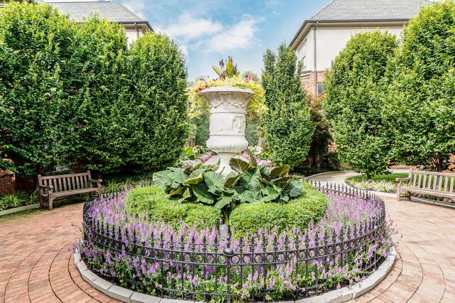 36 W Russell Street, Columbus, OH 43215