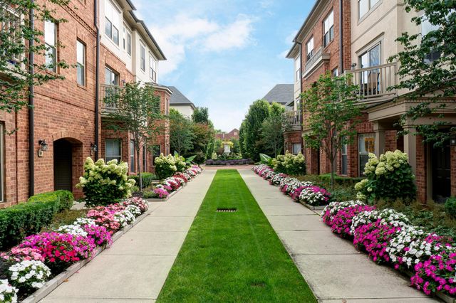 36 W Russell Street, Columbus, OH 43215