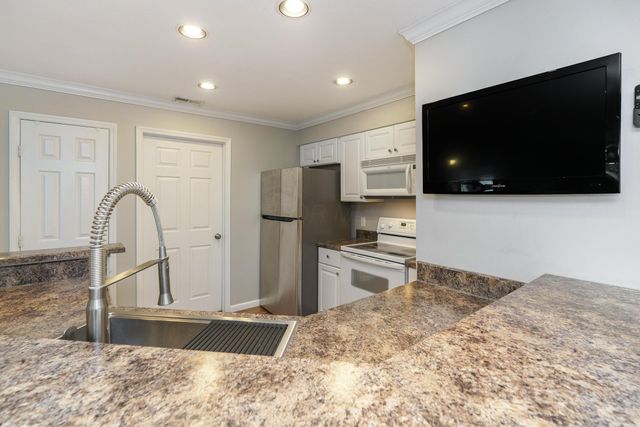 36 W Russell Street, Columbus, OH 43215