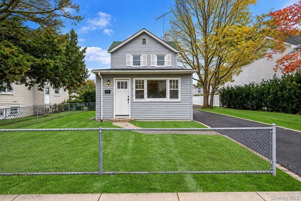 52 Coles Street, Glen Cove, NY 11542 — exterior