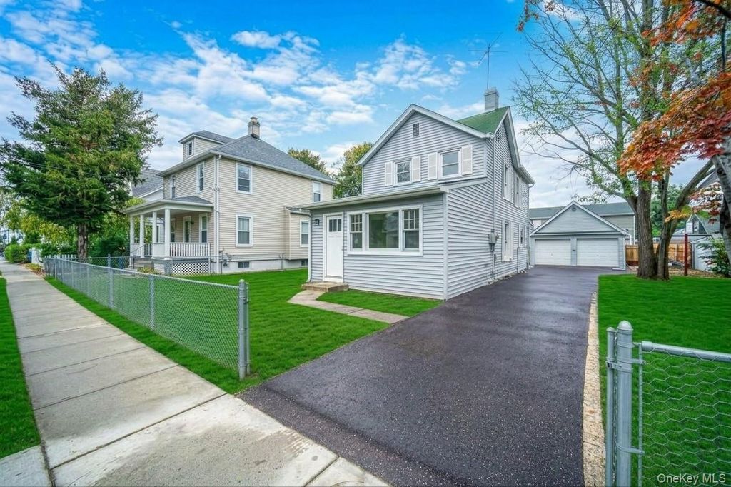 52 Coles Street, Glen Cove, NY 11542 — photo 2