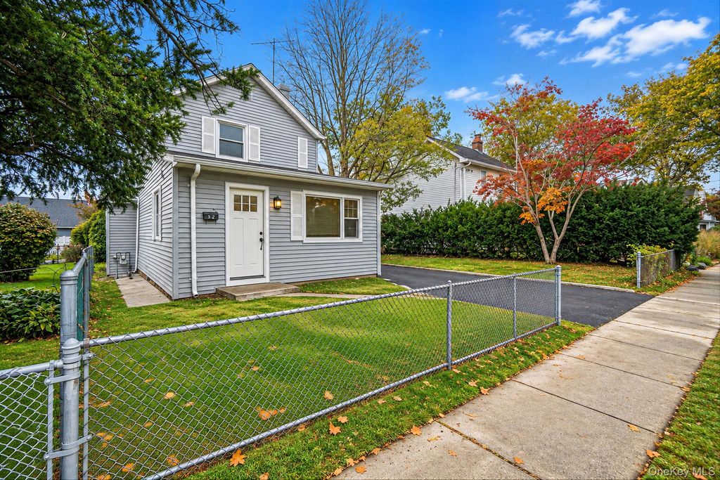52 Coles Street, Glen Cove, NY 11542 — photo 3